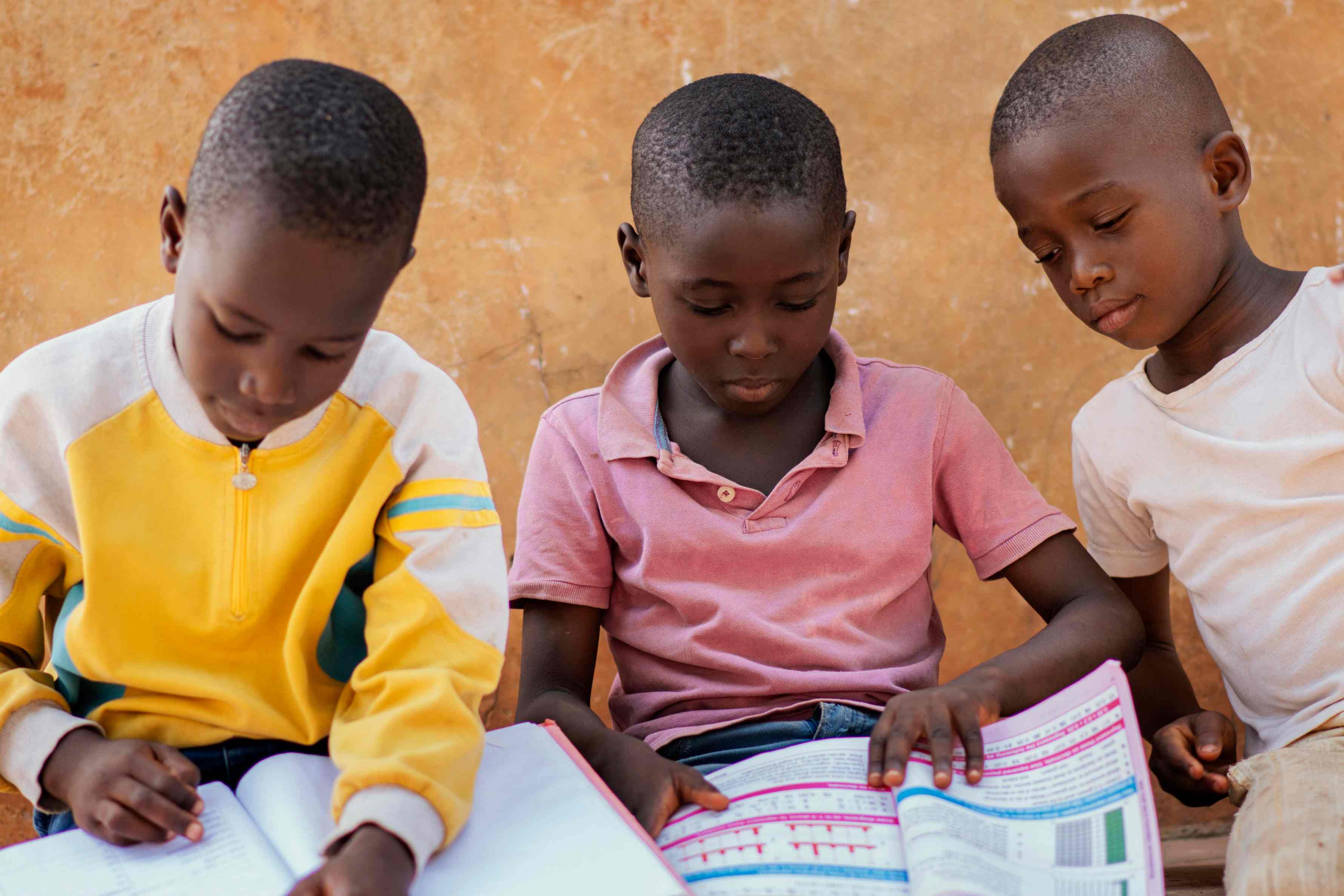 African children reading books together